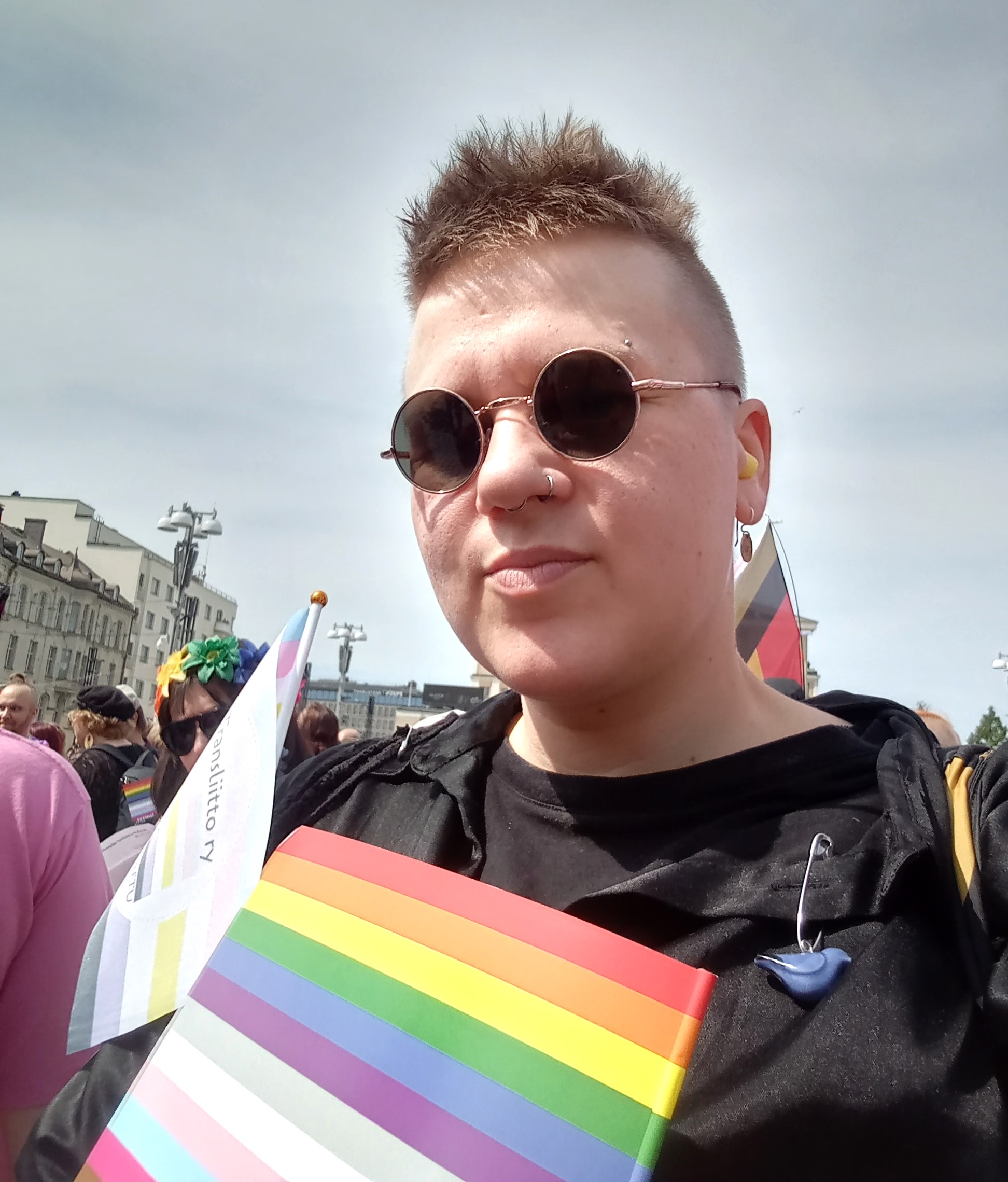 luontoliiton hallituksen puheenjohtaja elo vanhanen mansepride-tapahtumassa